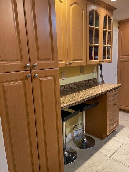 Kitchen - 5005 Collins Ave