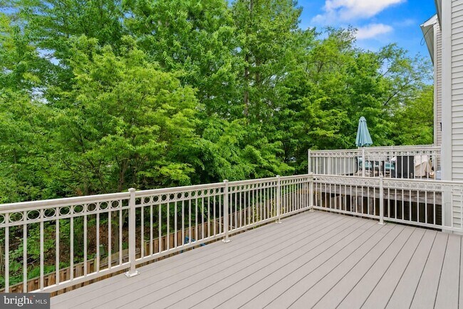 Building Photo - 2651 Glenriver Way