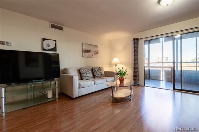 Building Photo - 800 N Pearl St