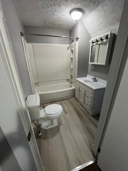 Bathroom - 962 Johnson St