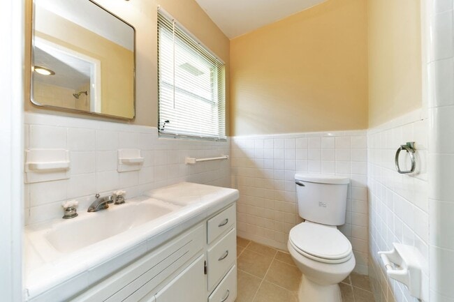 Building Photo - Available Now! Spacious 3BR/2BA with Luxurious Touches!