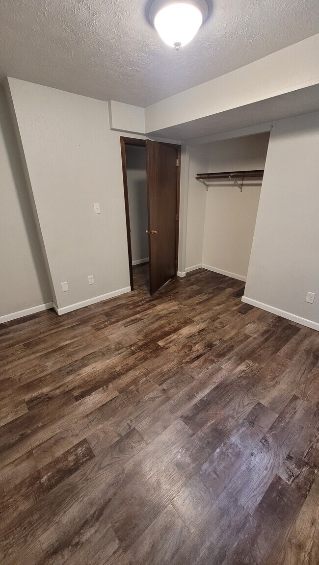 Building Photo - 908 1st St