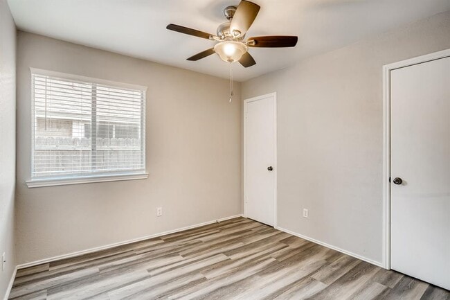 Building Photo - 607 Battlecreek Ln