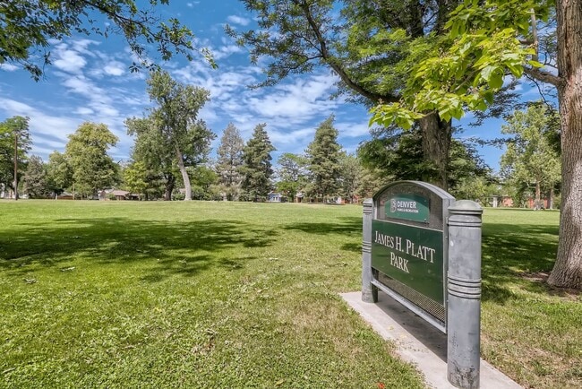 Building Photo - Long Realty & Property Management - Wonderfully Located Townhome in Great Neighborhood