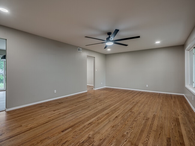 Building Photo - 4729 Baylor Dr