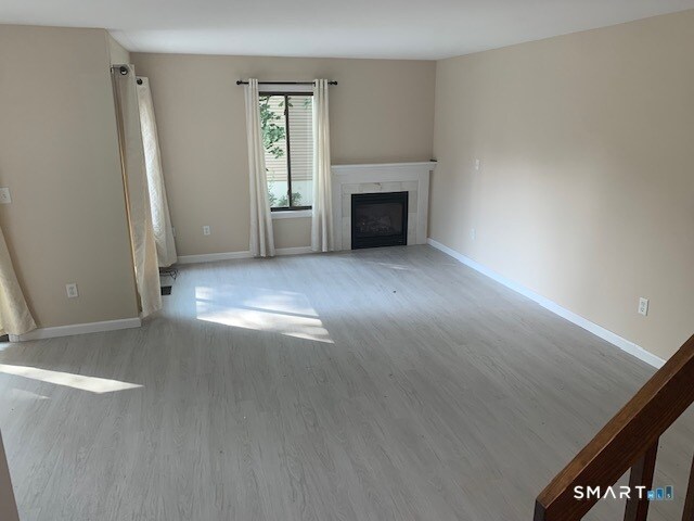 Building Photo - 18 Greenbriar Dr