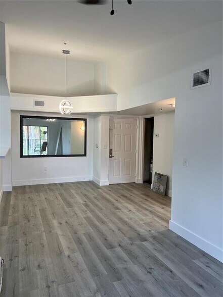 Building Photo - 2113 Renaissance Blvd