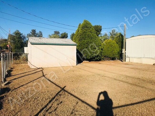 Building Photo - 2 BEDROOM WITH LARGE FENCED YARD