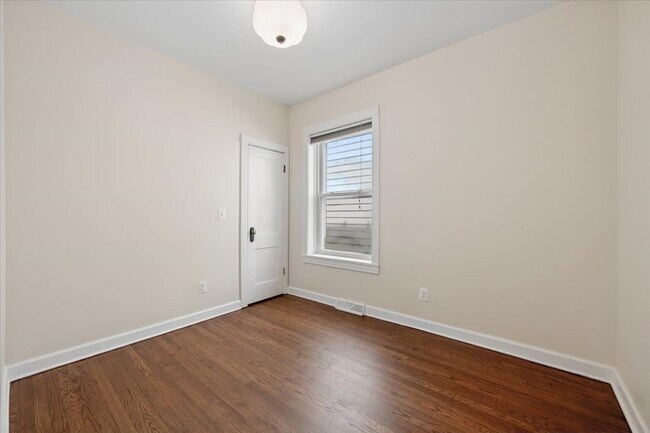 Building Photo - 3842 N Bell Ave