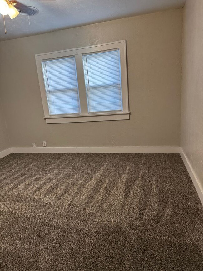 Building Photo - Gables Home