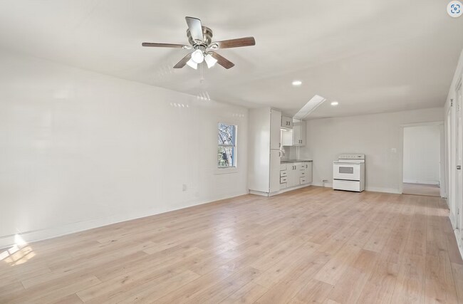 Building Photo - 1312 S Grand Ave