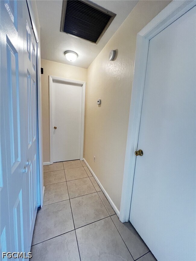 Building Photo - 609 SE 23rd Pl