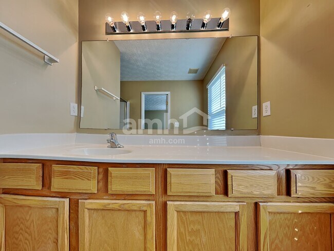 Building Photo - 509 Lake Front Dr