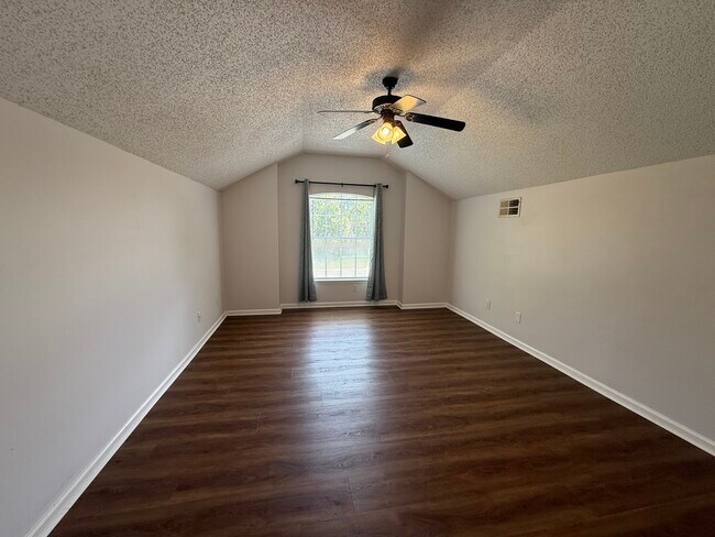 Building Photo - 5458 Hidden Gardens Dr