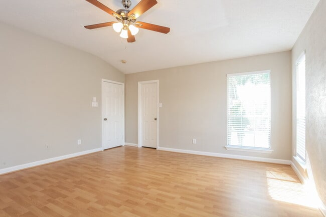 Building Photo - 6450 Dayridge Ln