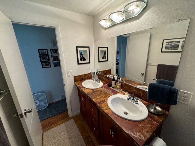 Building Photo - Beautiful 3 Bed 1.5 Bath Central Boulder H...