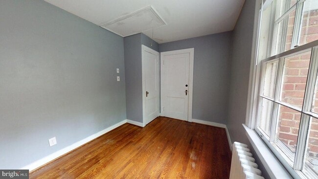 Building Photo - 15 E Custis Ave