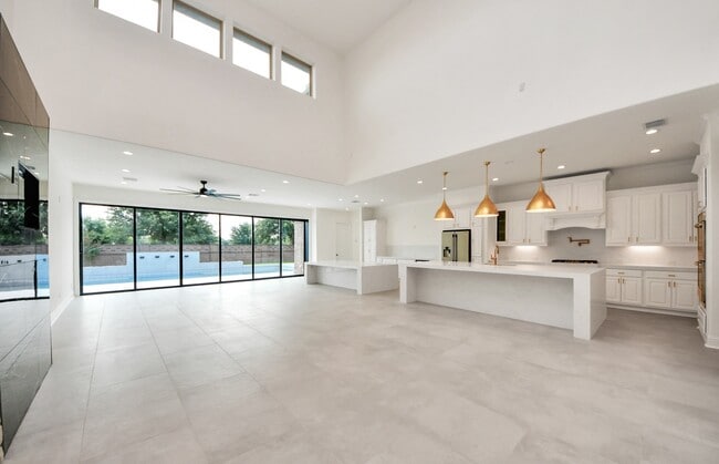Building Photo - 23514 Bellina Dr