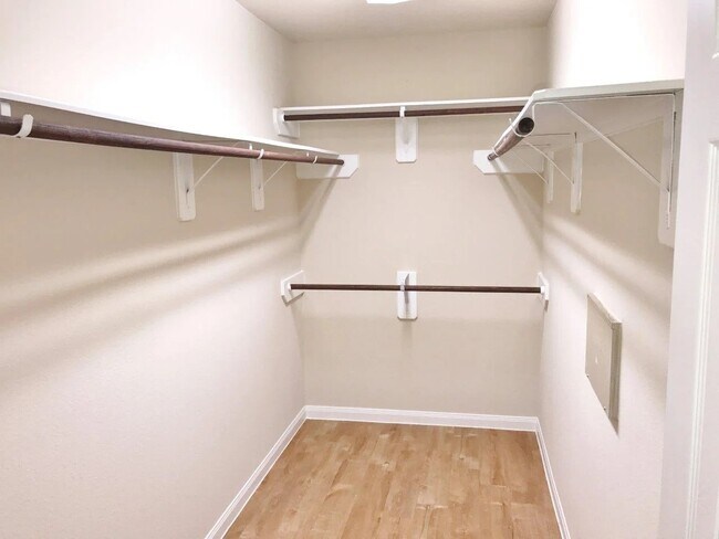 Building Photo - 13633 Hidden Valley Dr