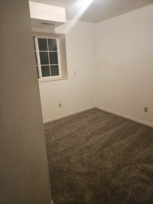 Building Photo - 5565 Hunter Dr