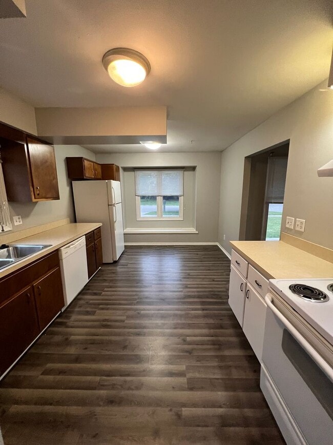 Building Photo - Beautiful 3 bedroom 1 bathroom Home (Section 8 Aproved)