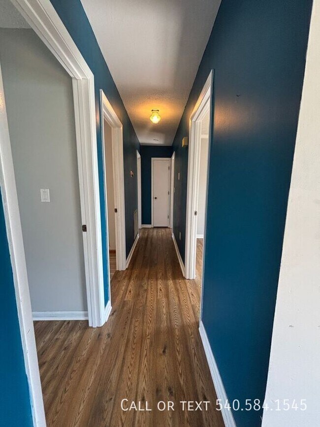 Building Photo - 3615 Ellen Dr