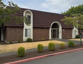 Building Photo - 1 Bed / 1 Bath Houghton condo in Kirkland $1,795/month