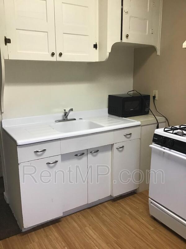 Building Photo - 1019 E Broadway St