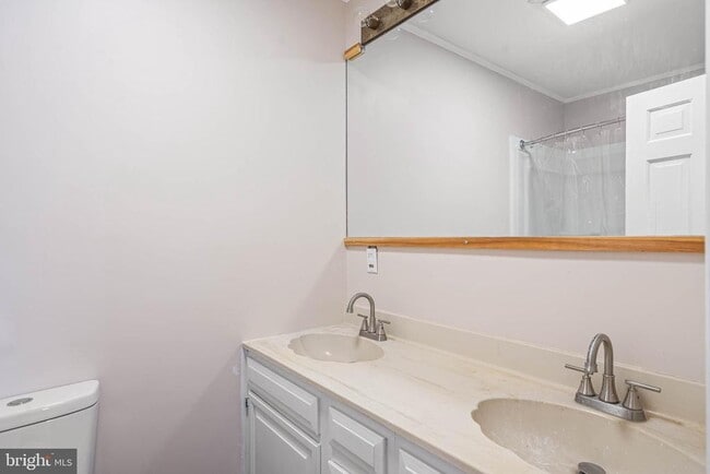 Building Photo - 521 Harbor Rd