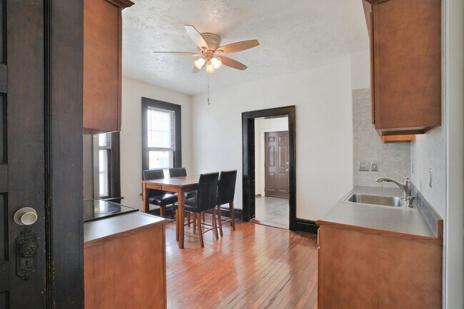 Building Photo - 4 Bedroom , 2 Bath Newly Renovated house - Right off of High St