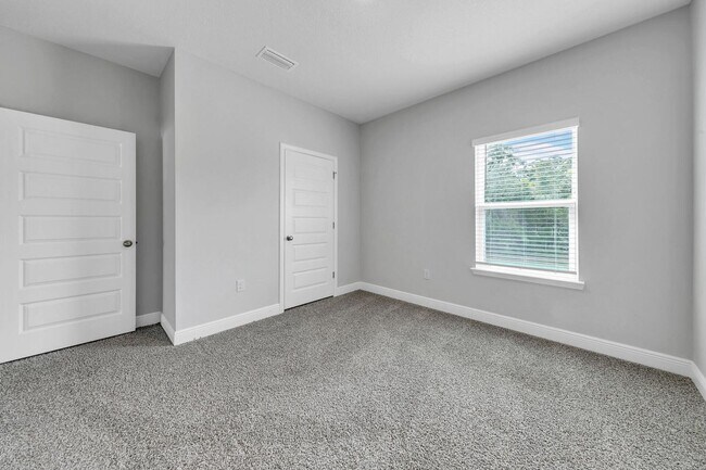 Building Photo - Hammock Oaks Estate Available in February!