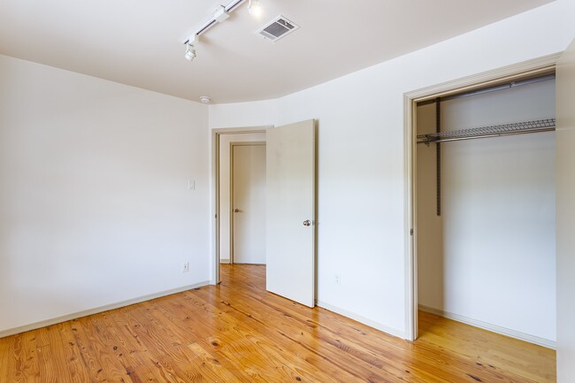 Building Photo - 1420 W Alabama St