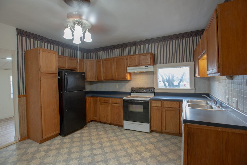 Building Photo - 1185 SW Macvicar Ave