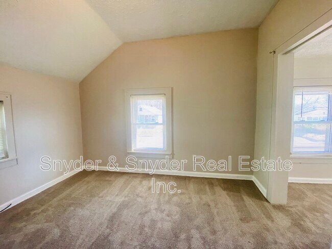 Building Photo - 748 Merton Ave