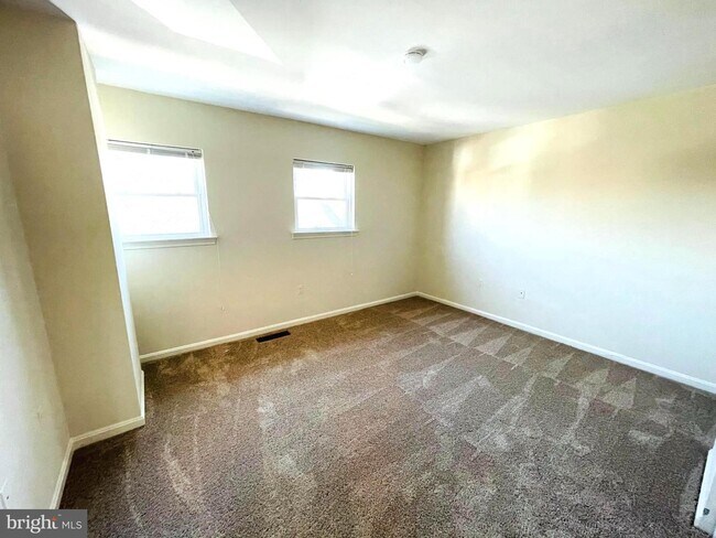 Building Photo - 5914 Mayflower Ct