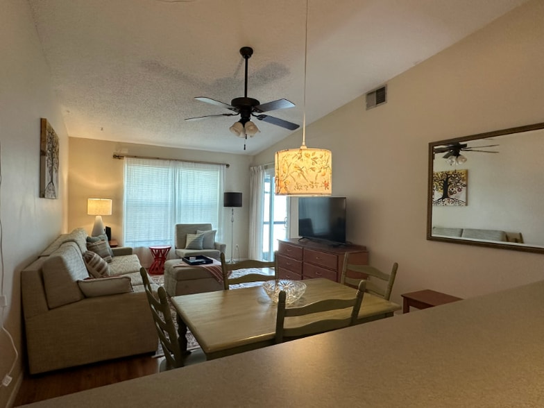Building Photo - 7315 Parkside Villas Dr