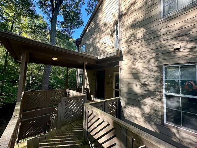 Building Photo - **MOVE IN SPECIAL!**Charming 2BR/2BA Condo...