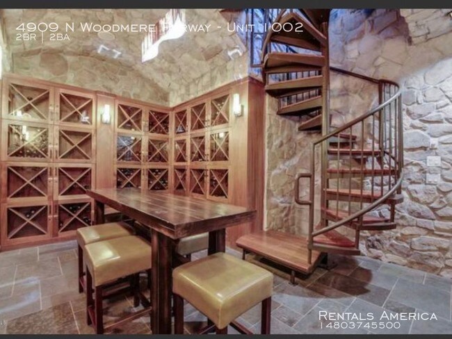 Building Photo - MOVE IN SPECIAL