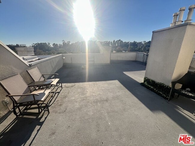 Building Photo - 390 S Sepulveda Blvd