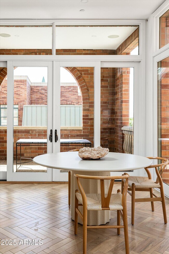 Building Photo - 54 W Palm Ln