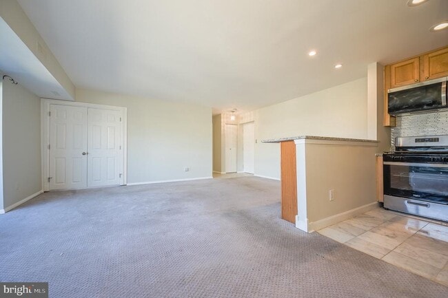 Building Photo - 6141 Leesburg Pike