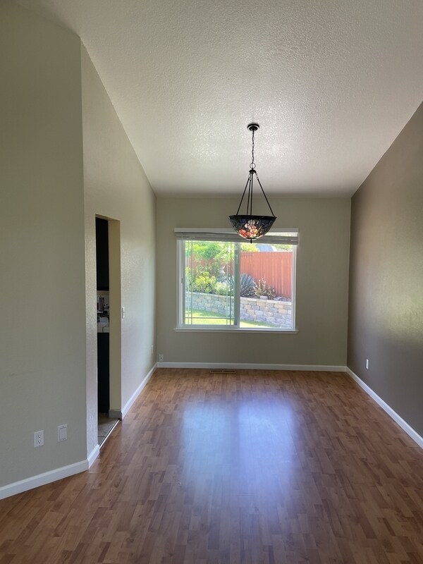 Building Photo - 7309 Roxanne Ln