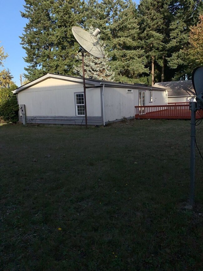 Building Photo - Stunning manufactured home w/detached garage!