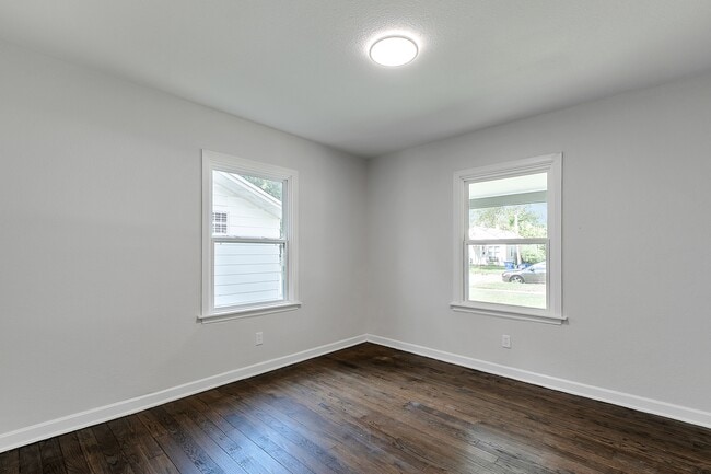 Building Photo - 828 S Pershing St
