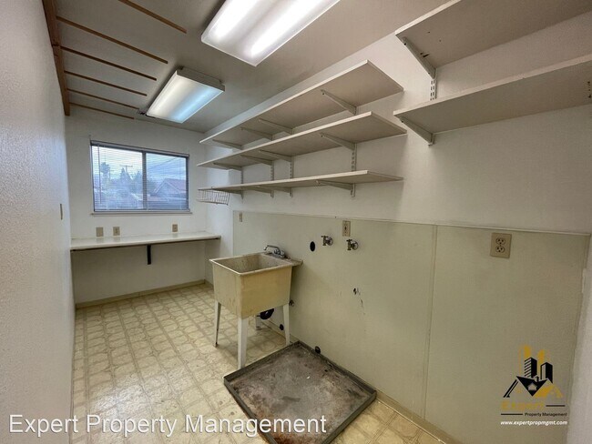 Building Photo - 4 br, 3 bath House - 4518 Ruskin Ct