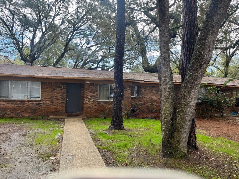 Building Photo - 931 McFarlan Ave