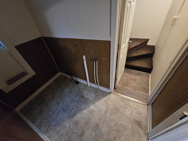 Building Photo - 804 E Division St