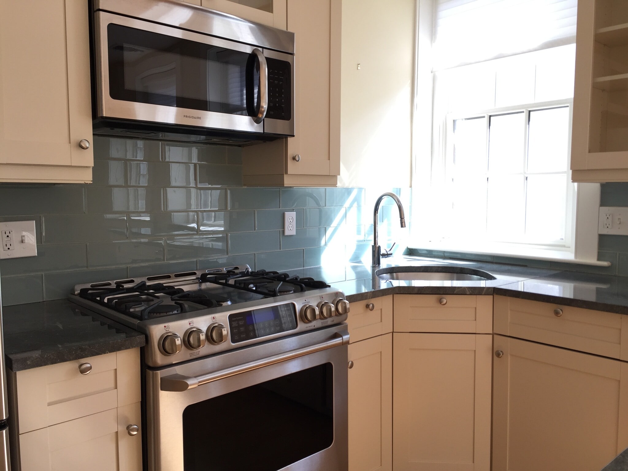 Building Photo - 75 Hamilton St