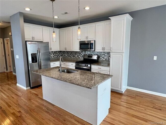 Building Photo - 95 Meadow View Dr