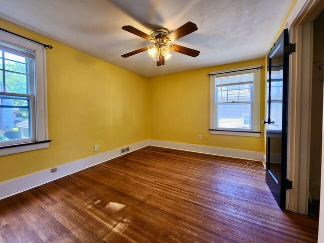 Building Photo - 3 bd 1 ba House | Charlotte | Off street P...